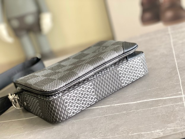 ルイ・ヴィトン「Louis Vuitton」新作 Trio メッセンジャーバッグ