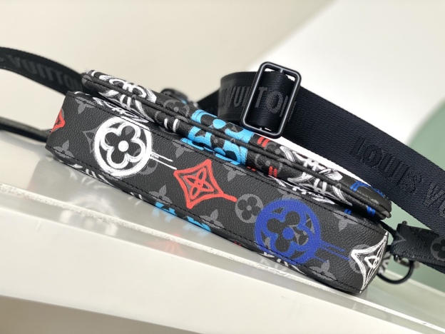 ルイ・ヴィトン「Louis Vuitton」新作 Trio メッセンジャーバッグ