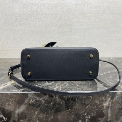 セリーヌ「Celine」CONTI 柔软牛皮革ハンドバッグ