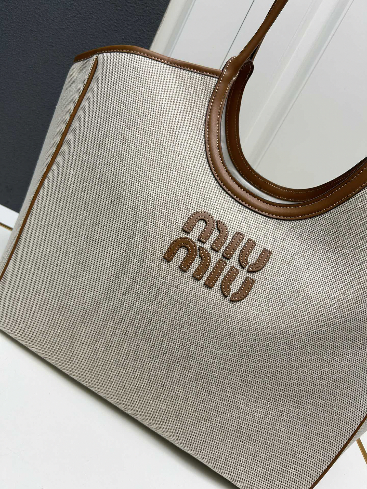 ミュウミュウ「Miu Miu」Ivyコレクション キャンバスレザーバケットバッグ