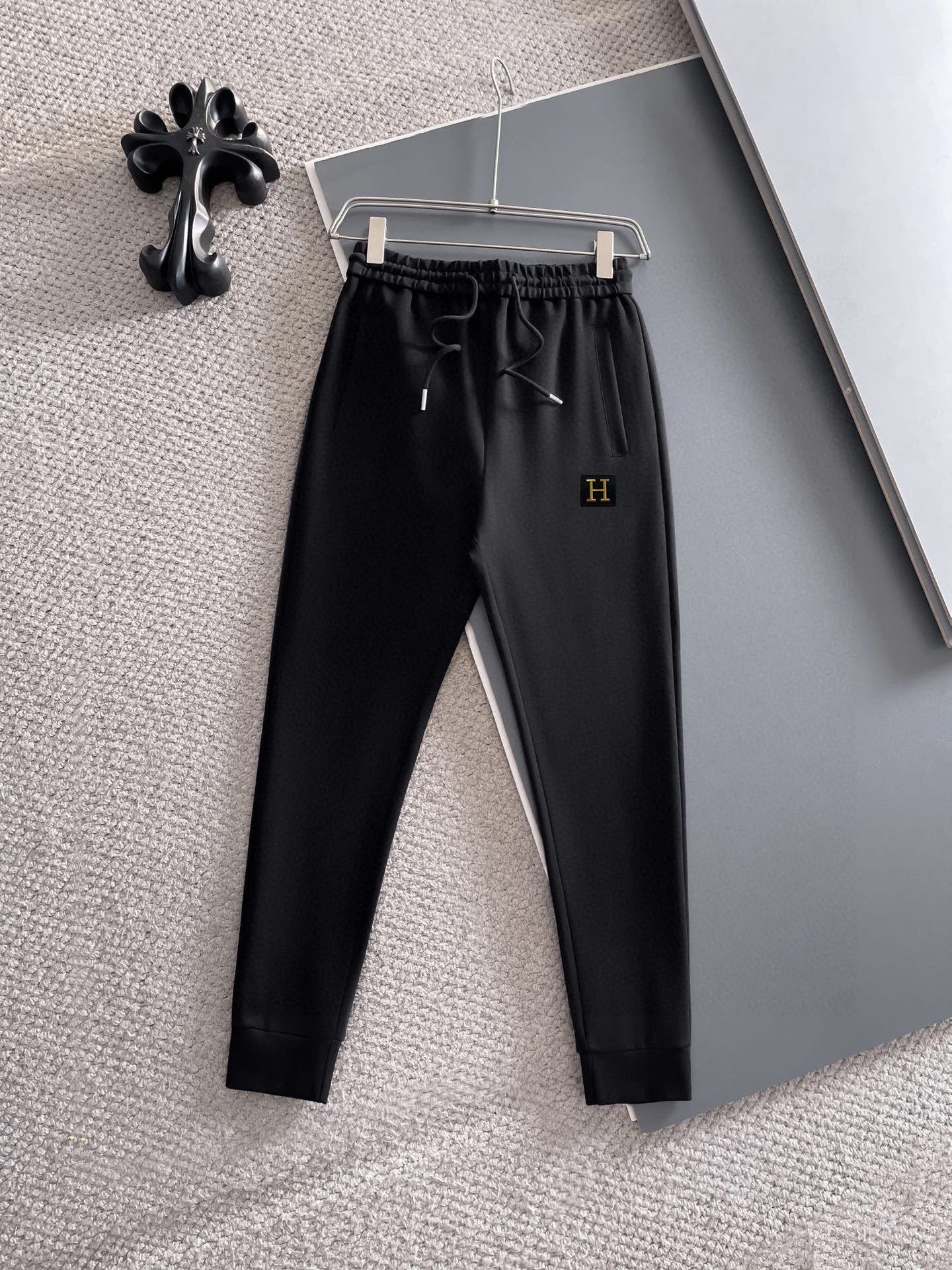 エルメス「Hermès」2026年春夏 ニット&パンツ セットアップ