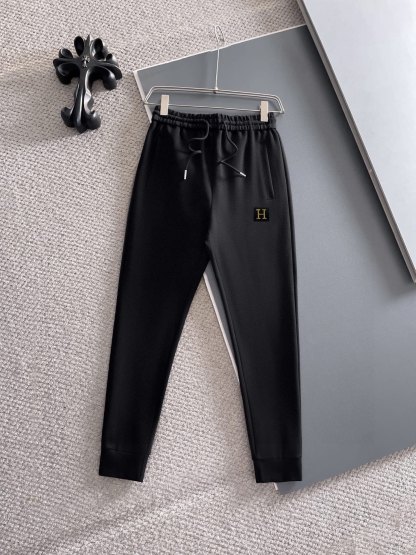 エルメス「Hermès」2026年春夏 ニット&パンツ セットアップ