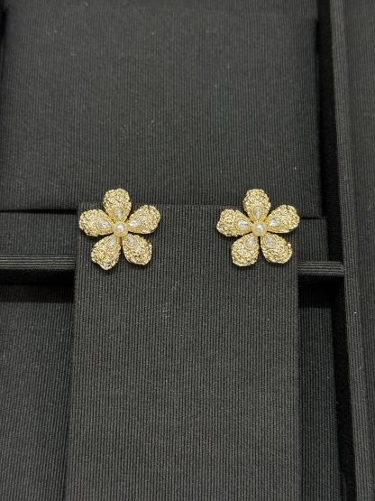 シャネル「Chanel」シャネル 熔岩フラワーパールピアス / イヤリング