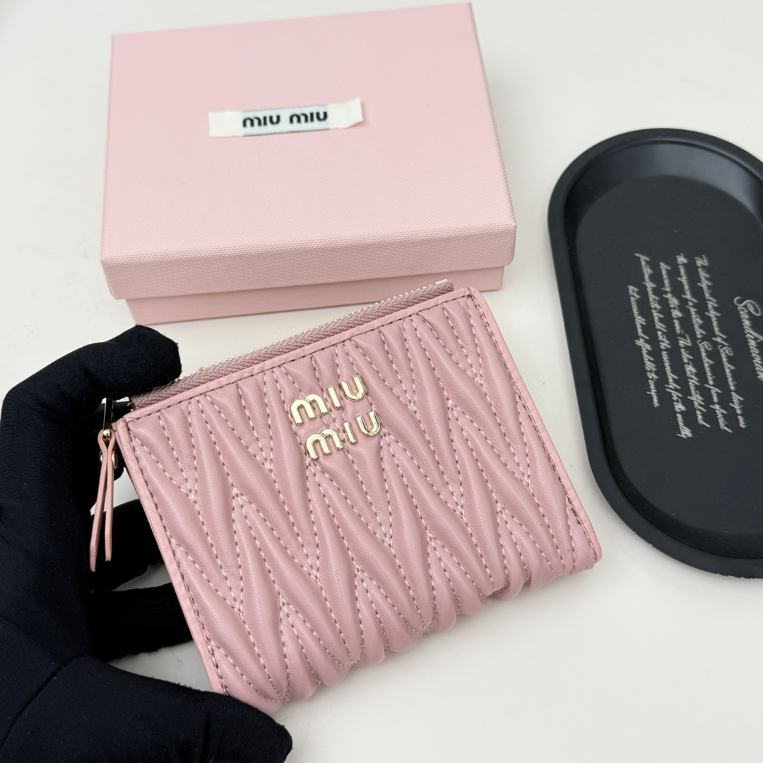 ミュウミュウ「Miu Miu」ミュウミュウ マテラッセ ラムスキン コンパクトバッグ 790 / ショルダーバッグ