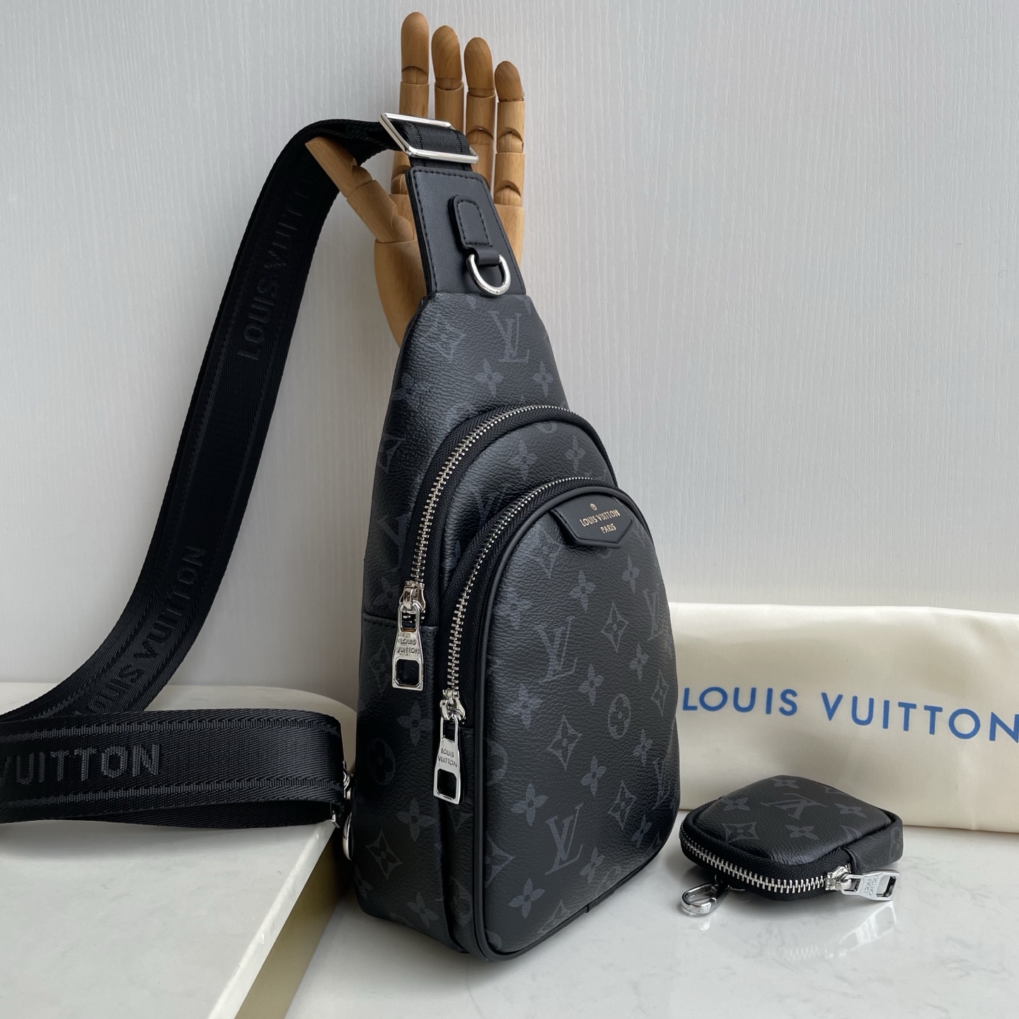 ルイ・ヴィトン「Louis Vuitton」ルイ・ヴィトン メンズ チェストバッグ / クロスボディバッグ 