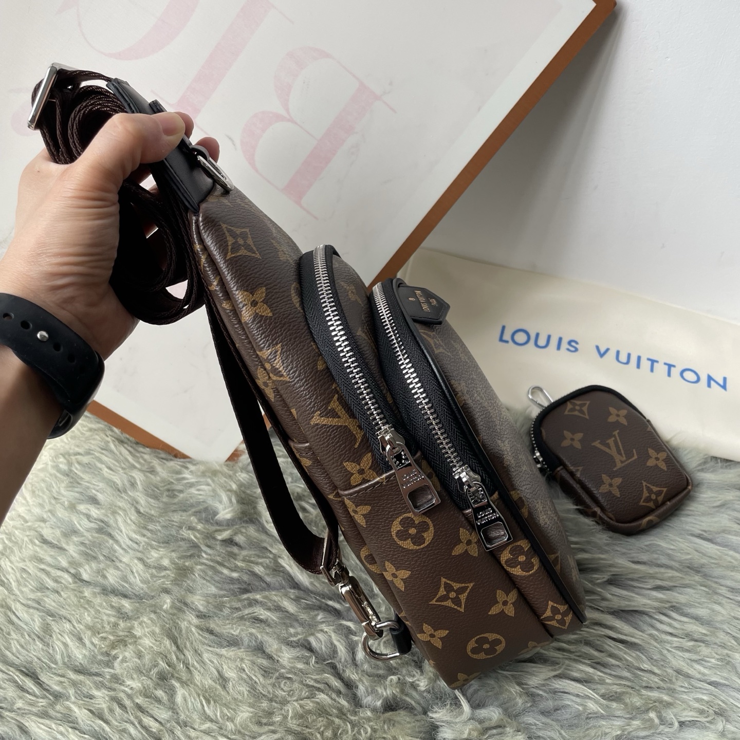 ルイ・ヴィトン「Louis Vuitton」ルイ・ヴィトン メンズ チェストバッグ / クロスボディバッグ