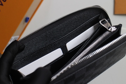 ルイ・ヴィトン「Louis Vuitton」ジッピーウォレット･ホリゾンタル