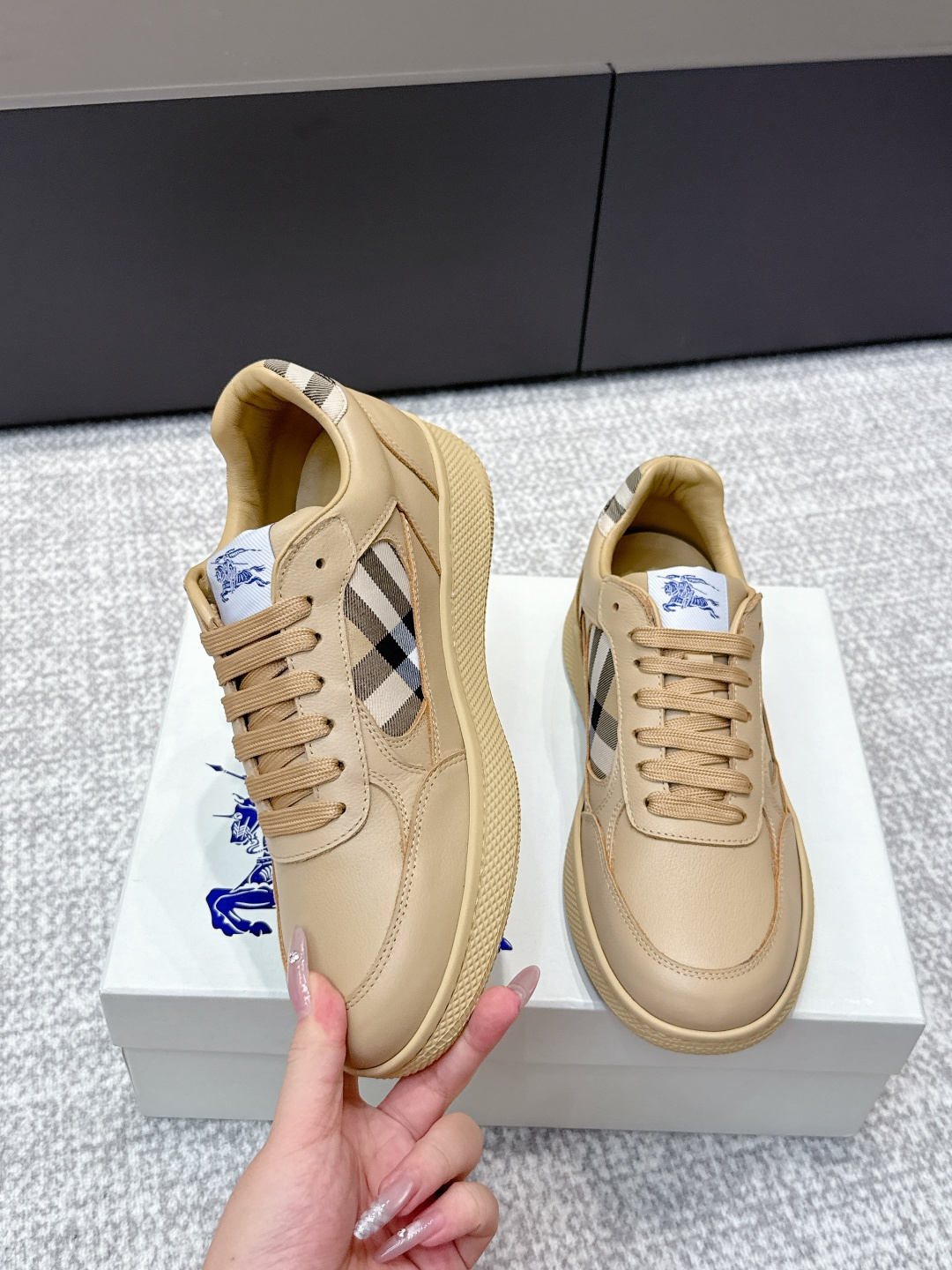 バーバリー「Burberry」バーバリー テラス スニーカー / レザースニーカー