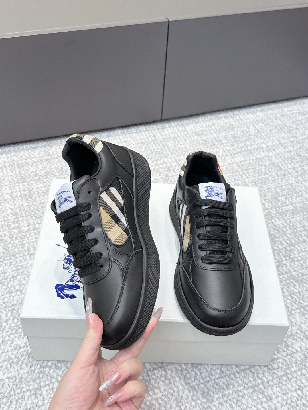 バーバリー「Burberry」バーバリー テラス スニーカー / レザースニーカー