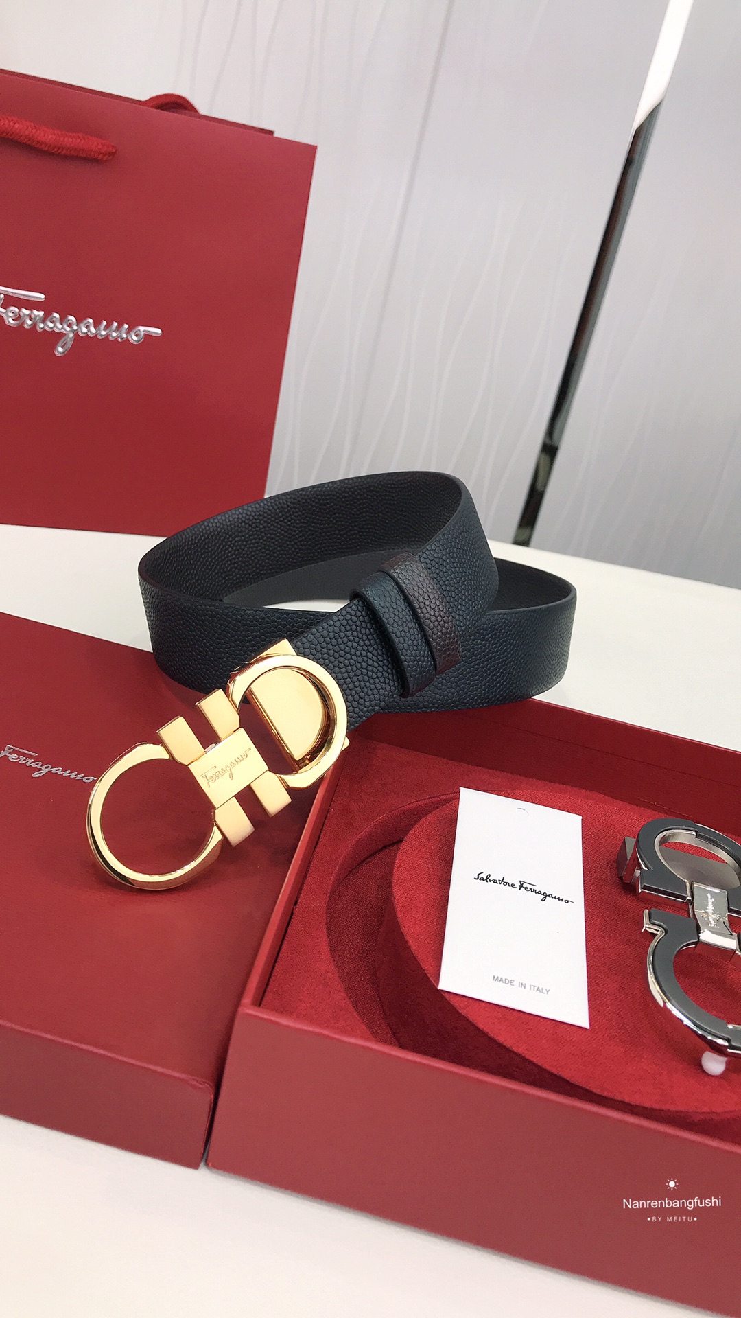 フェラガモ「Ferragamo」リバーシブルベルト「デュアルバックル」