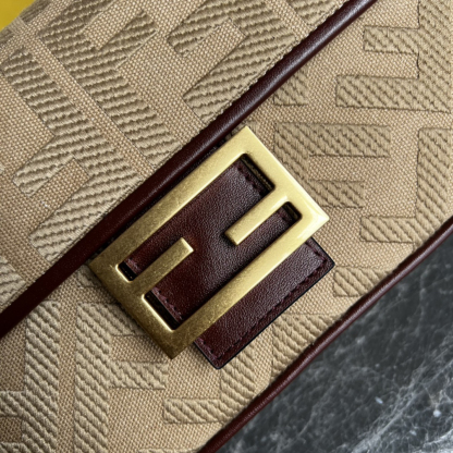 フェンディ「Fendi」Baguette ワッシュデニム シャイニーFFエンブレム バッグ-ISETAN PRESTIGE CURATED