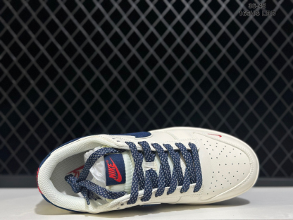 「コラボモデル」Supreme x Nike SB Dunk Low スニーカー