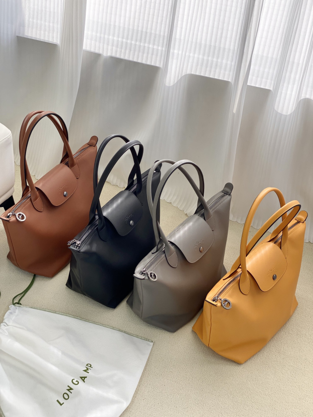 ロンシャン「Longchamp」 Le Pliage Xtra ミディアムショルダートート