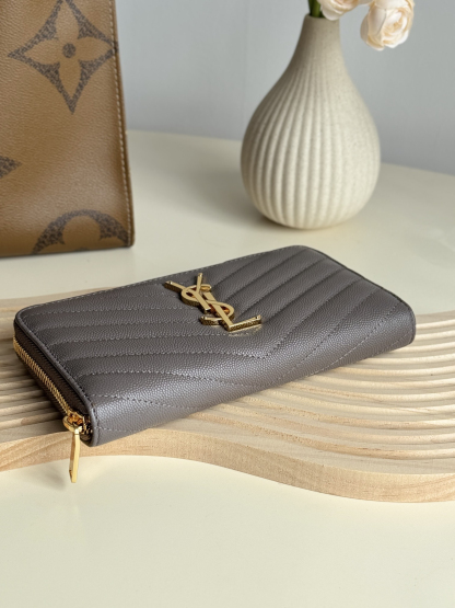 モノグラム・サンローラン「Saint Laurent」フルジップウォレット（グレインパウダーテクスチャー キルティングレザー）-ISETAN PRESTIGE CURATED