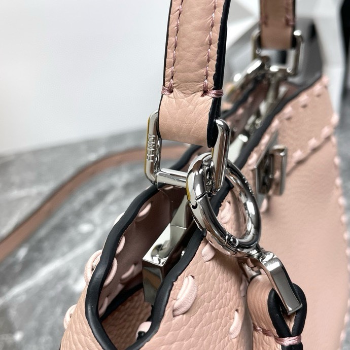 フェンディ「Fendi」ペッカブー アイシーユ スモール ショルダーバッグ