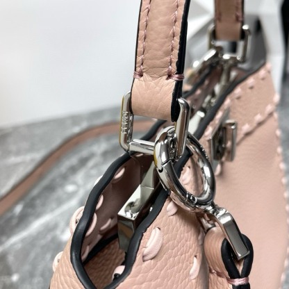 フェンディ「Fendi」ペッカブー アイシーユ スモール ショルダーバッグ