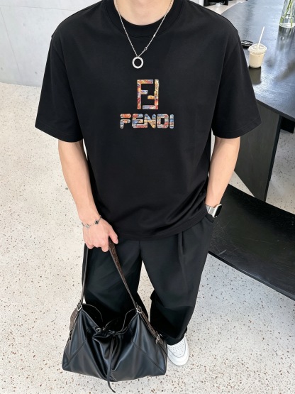 フェンディ「Fendi」ロゴプリントTシャツ / ショートスリーブ クルーネック