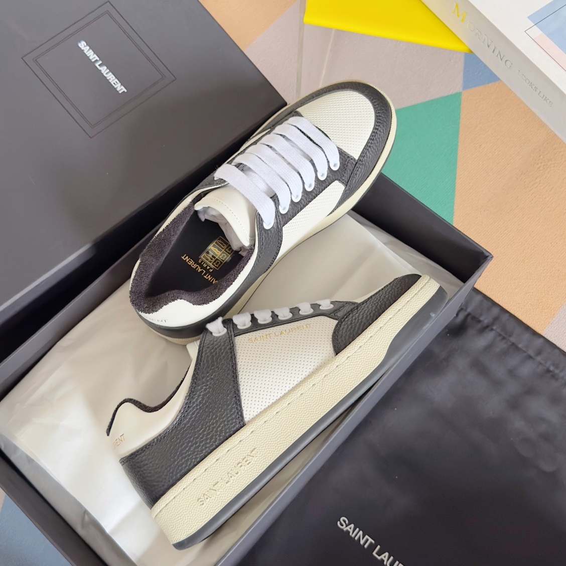 サンローラン「Saint Laurent」 SL61 ローバーカット レースアップスニーカー ブラック＆ホワイト