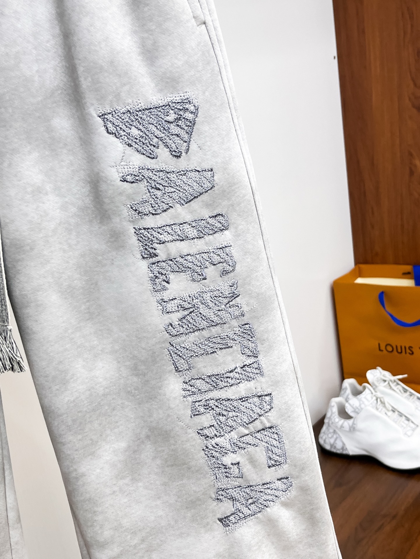 バレンシアガ「Balenciaga」バレンシアガ ロゴ コットンパンツ / トラウザーズ
