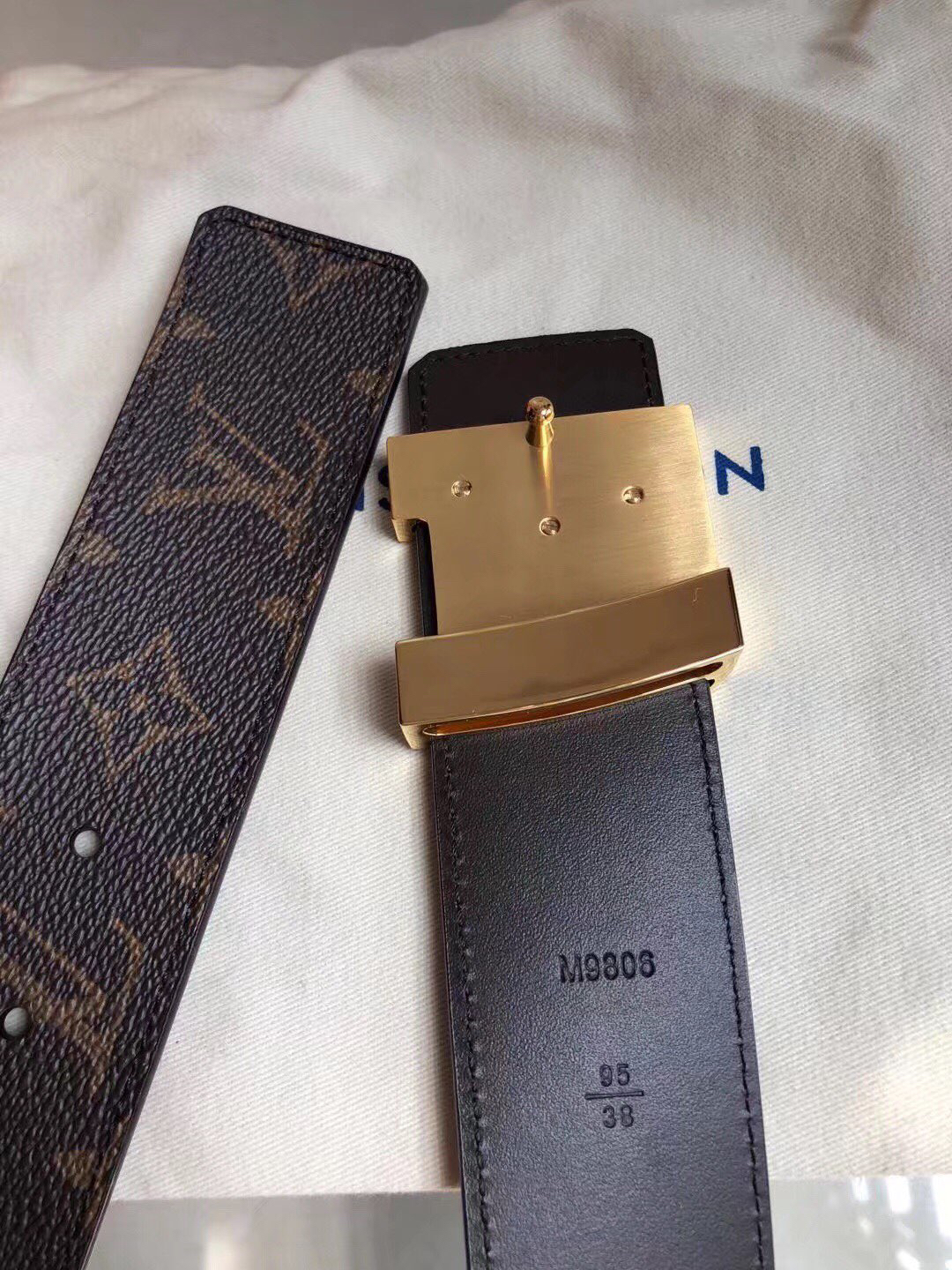 ルイ・ヴィトン「Louis Vuitton」プレミアム トゴレザーベルト / ハイエンドウエストベルト40m