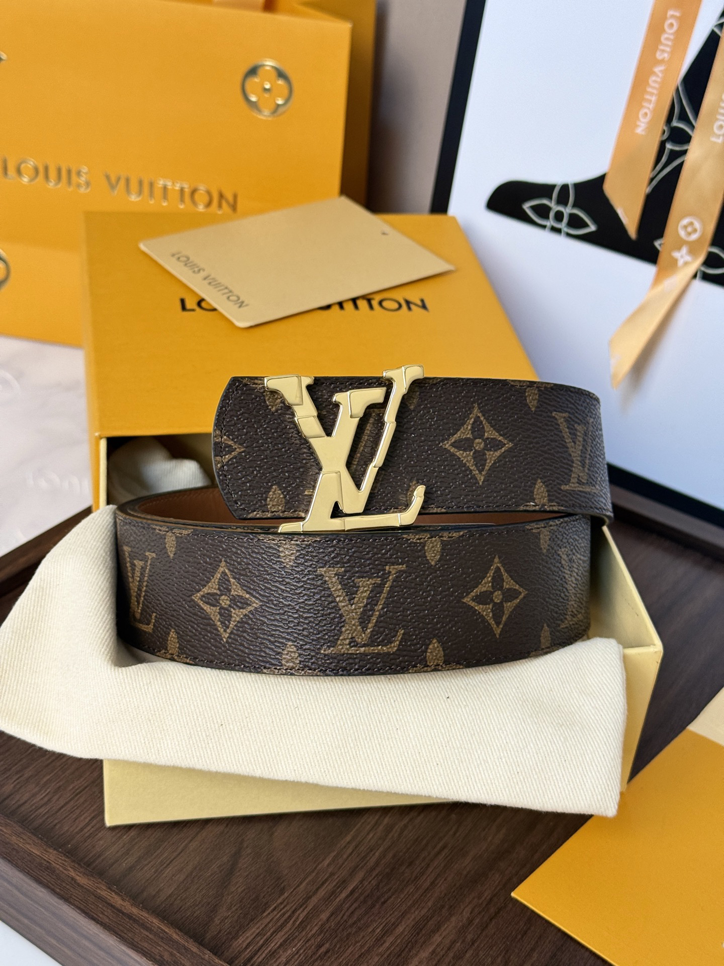 ルイ・ヴィトン「Louis Vuitton」プレミアム トゴレザーベルト / ハイエンドウエストベルト40m