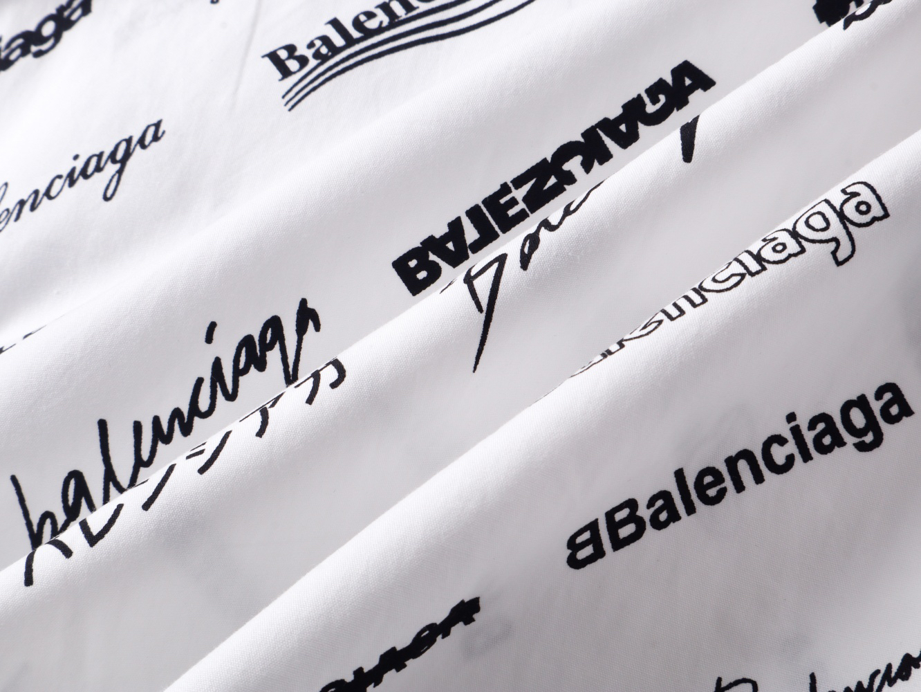 Balenciagaバレンシアガ オールオーバーロゴシャツ / ロングスリーブシャツ
