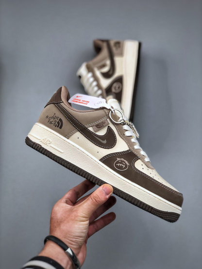 「コラボモデル」Travis Scott x Nike Air Force 1 Low '07 Travis Scott コラボレーション スニーカー ホワイト＆ブラウン