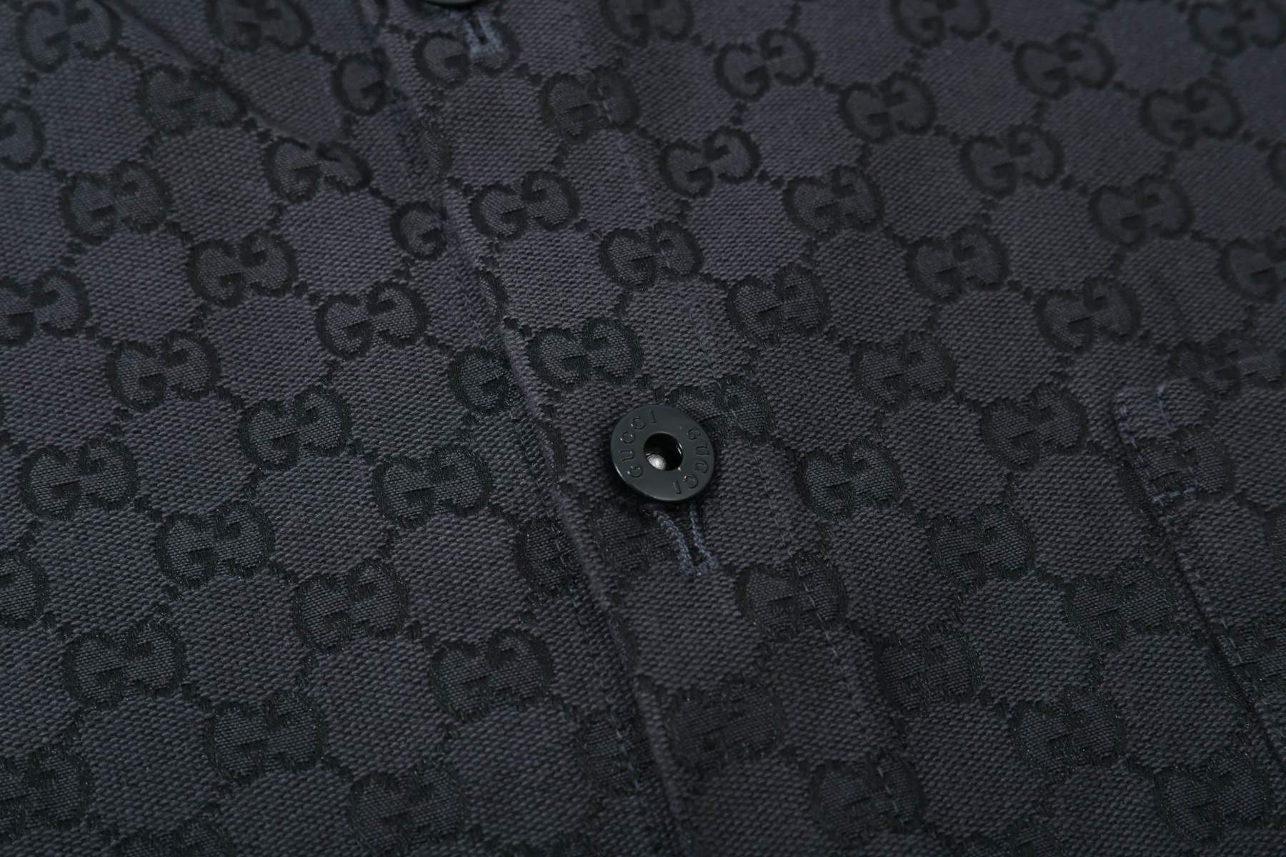 グッチ「Gucci」グッチ オールオーバーロゴ ショートスリーブシャツ / デニムシャツ
