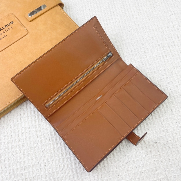 エルメス「Hermès」レディース新作 無地レザー 内側ファスナーポケット付き 縦型長財布
