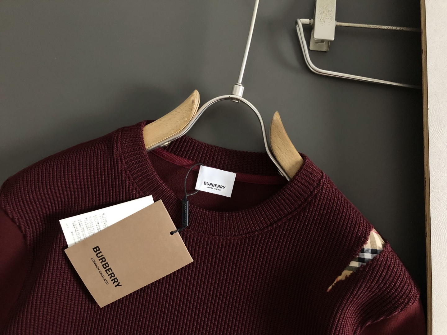 バーバリー「Burberry」バーバリー チェック×ナイト刺繍 クルーネックスウェットシャツ / ロングスリーブスウェット