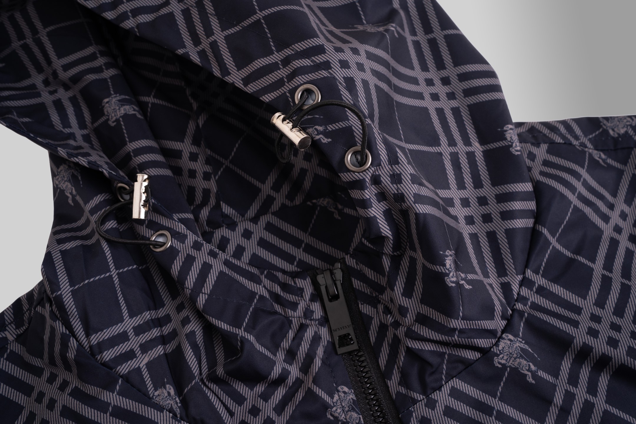 バーバリー「Burberry」バーバリー ロゴプリント ジップアップジャケット / アウター