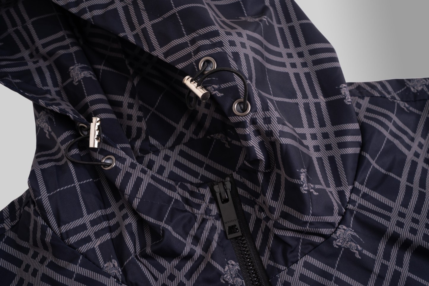 バーバリー「Burberry」バーバリー ロゴプリント ジップアップジャケット / アウター