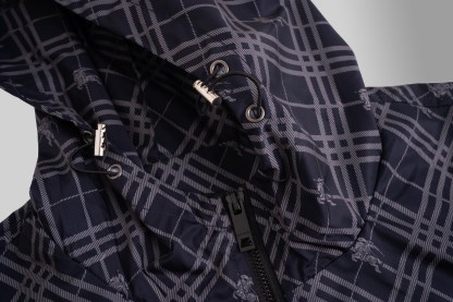 バーバリー「Burberry」バーバリー ロゴプリント ジップアップジャケット / アウター