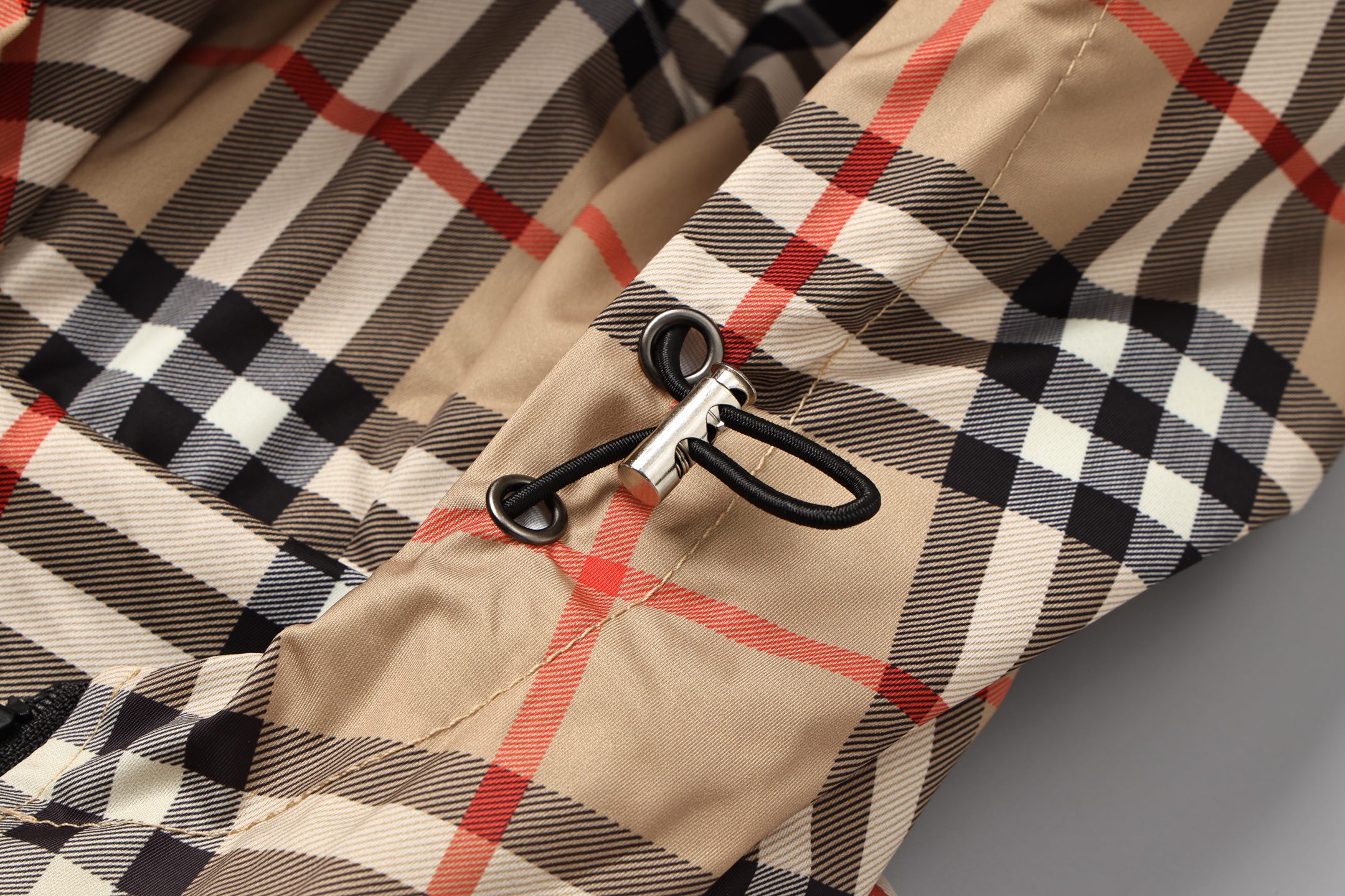 バーバリー「Burberry」バーバリー ロゴプリント ジップアップジャケット / アウター