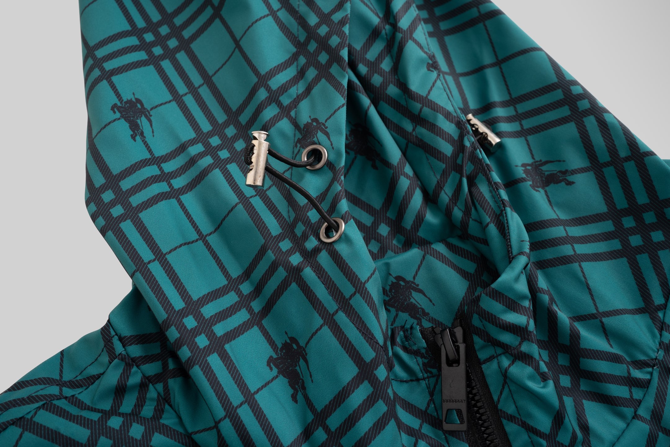 バーバリー「Burberry」バーバリー ロゴプリント ジップアップジャケット / アウター
