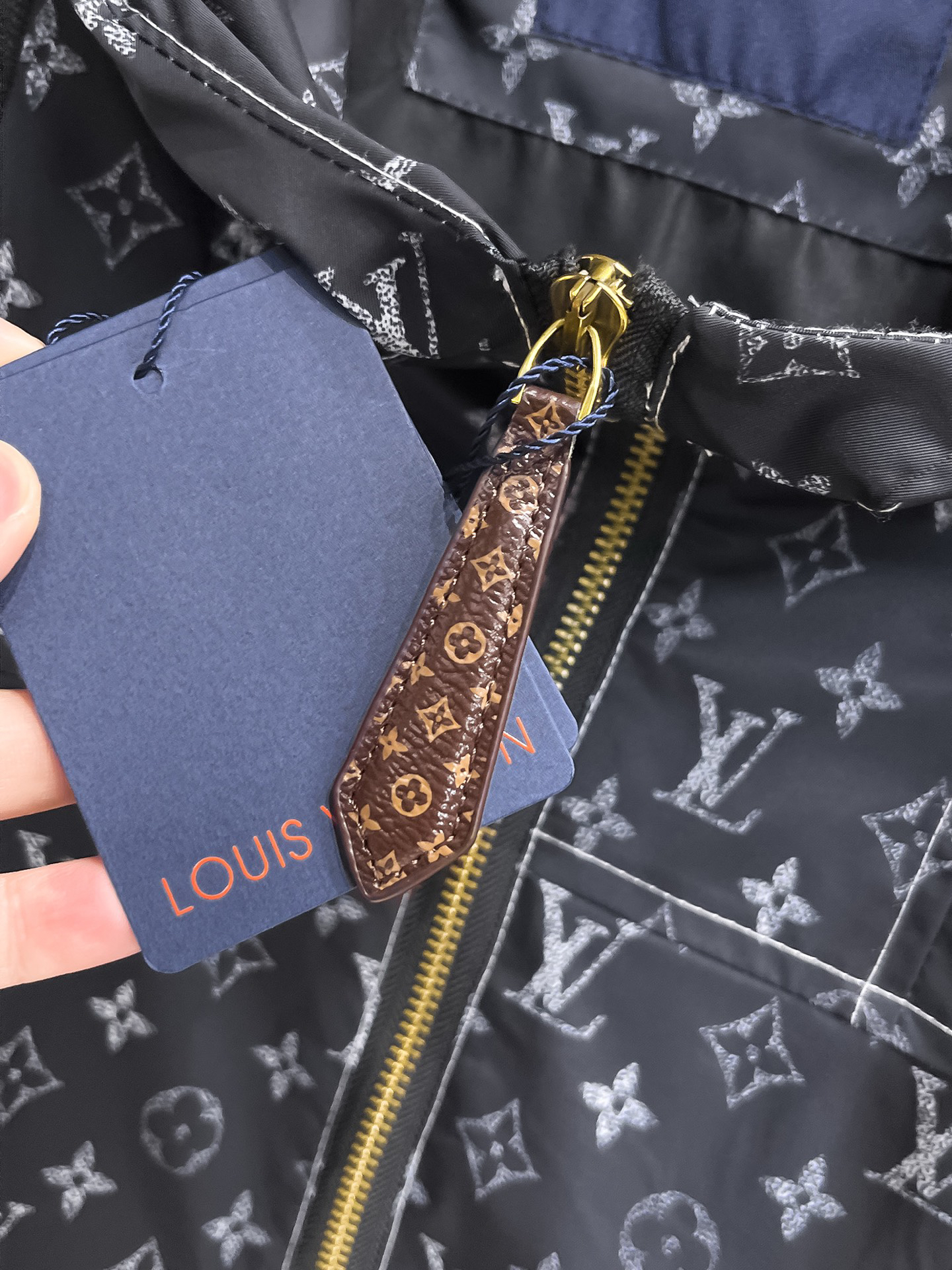 ルイ・ヴィトン「Louis Vuitton」ルイ・ヴィトン ロゴプリント ジップアップジャケット / アウター