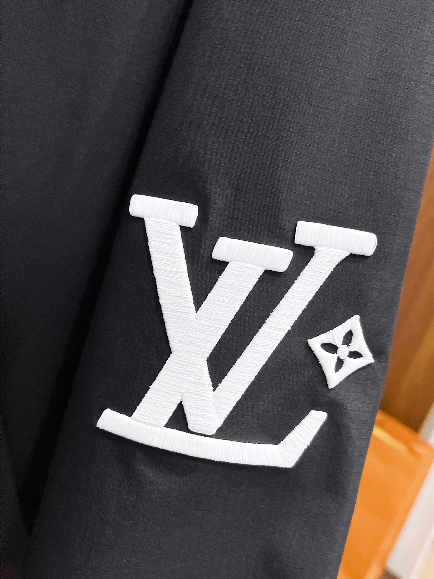 ルイ・ヴィトン「Louis Vuitton」ルイ・ヴィトン ロゴプリント ジップアップジャケット / アウター