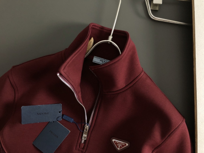 プラダ「Prada」プラダ リサイクルダブルジャージー ジップアップスウェットシャツ / プルオーバー