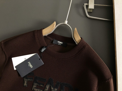 フェンディ「Fendi」フェンディ ロゴパッチ ジップアップスウェットシャツ / プルオーバー