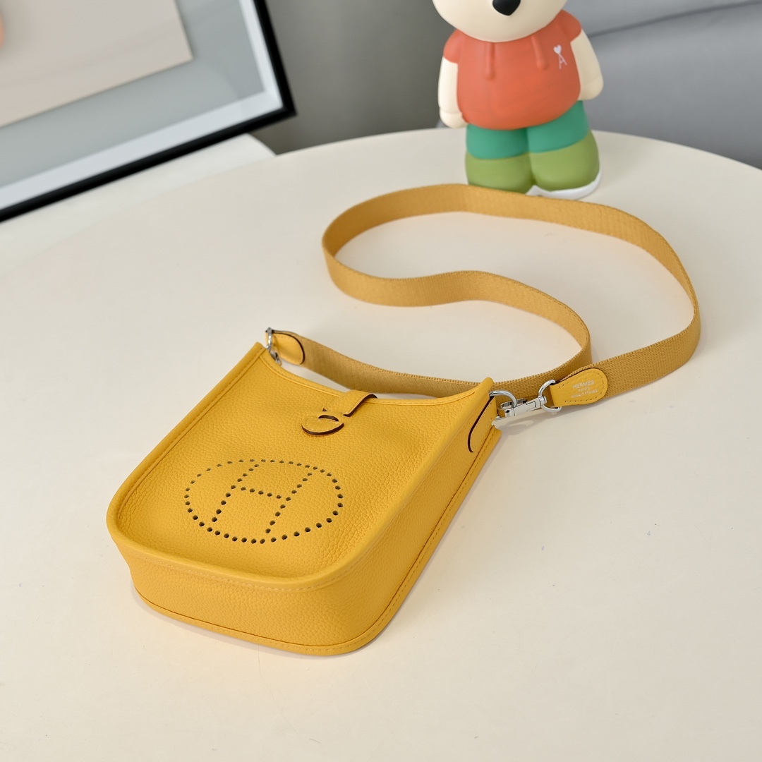 エルメス「Hermès」エヴェリン ミニ 17CM バッグ「EVELYNE MINI BAG」