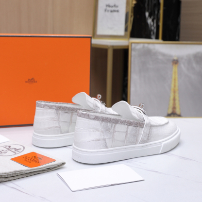 エルメス［Hermès］おしゃれなペアスニーカー