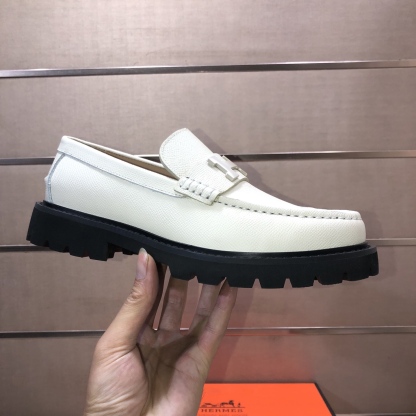 エルメス［Hermès］おしゃれなペアスニーカー