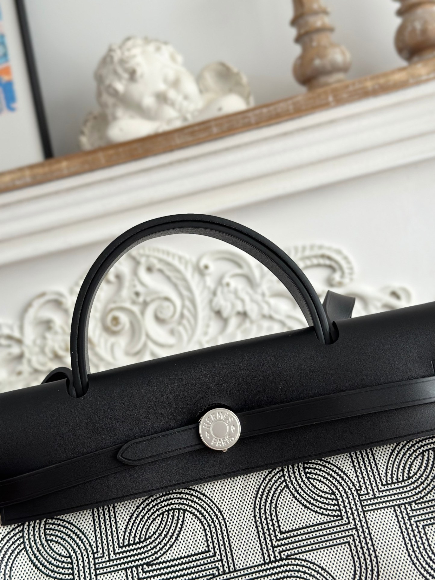 エルメス「Hermès」ハーバッグ ジップ31 鋲打ちトートバッグ「Herbag Zip 31 hobnailed」