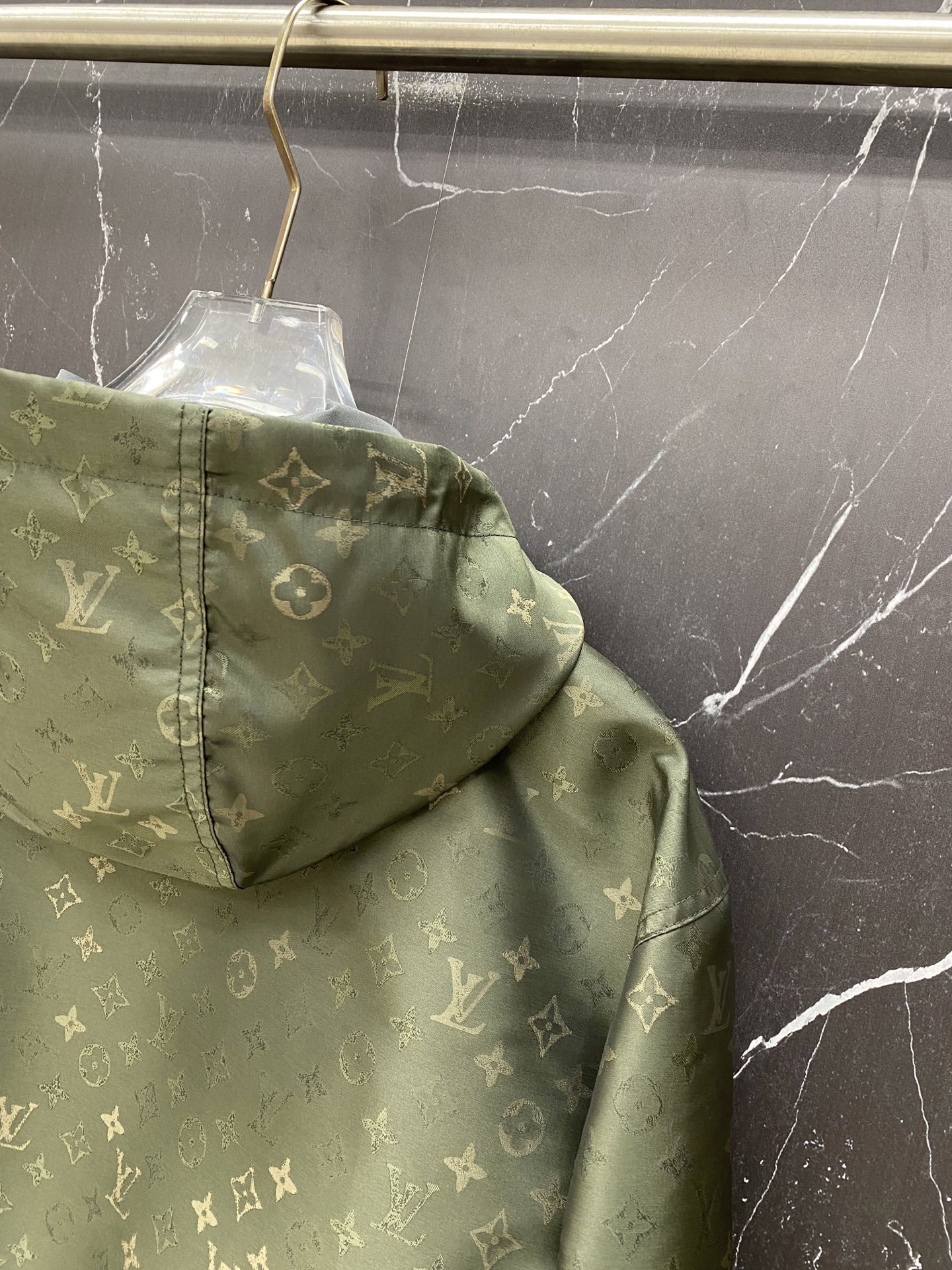 ルイ・ヴィトン「Louis Vuitton」ルイ・ヴィトン モノグラム トーンオントーン フーデッド ジャケット / アウター