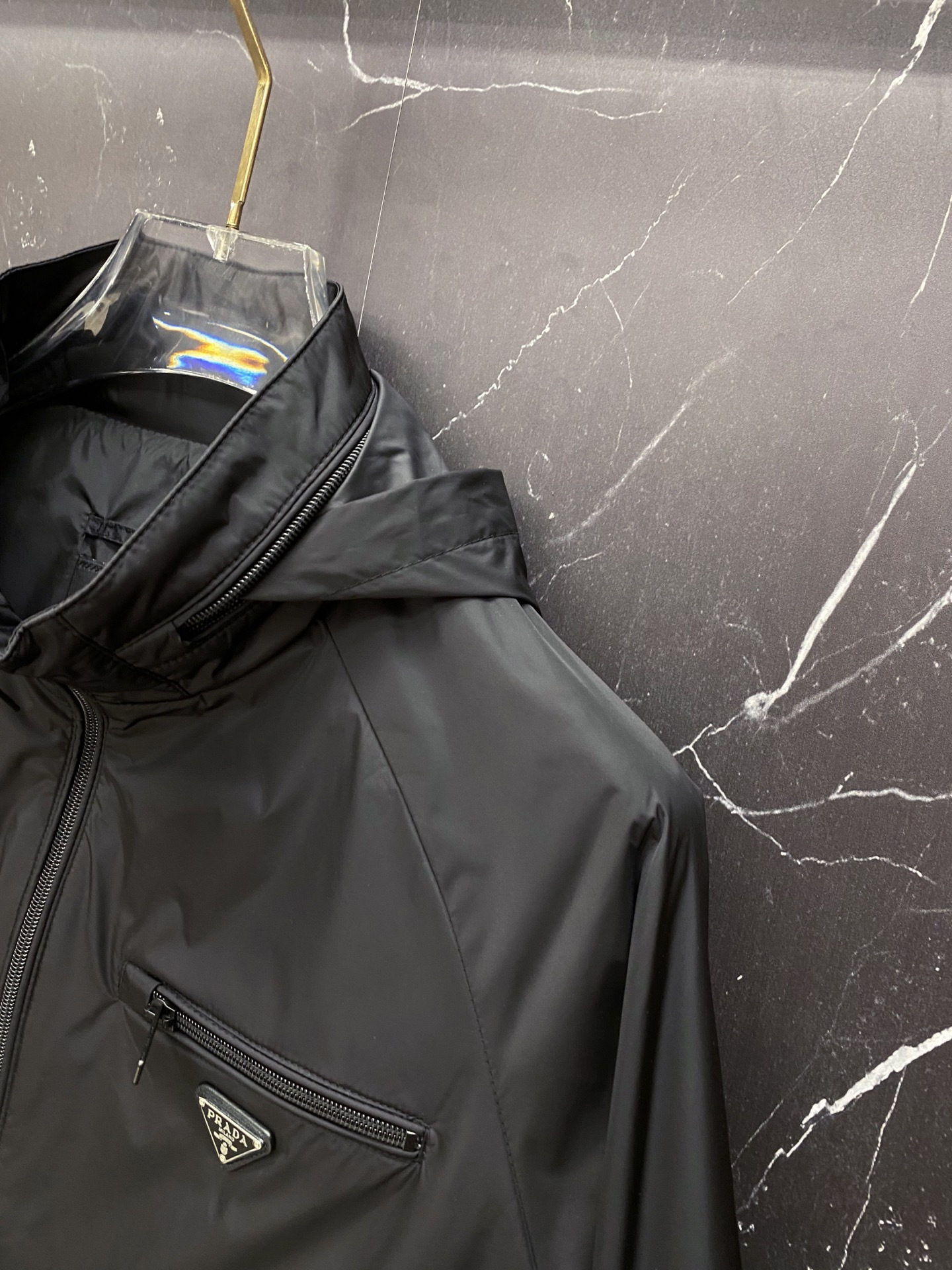 プラダ「Prada」プラダ Re-Nylon マルチポケット フーデッドジャケット / メンズ アウター