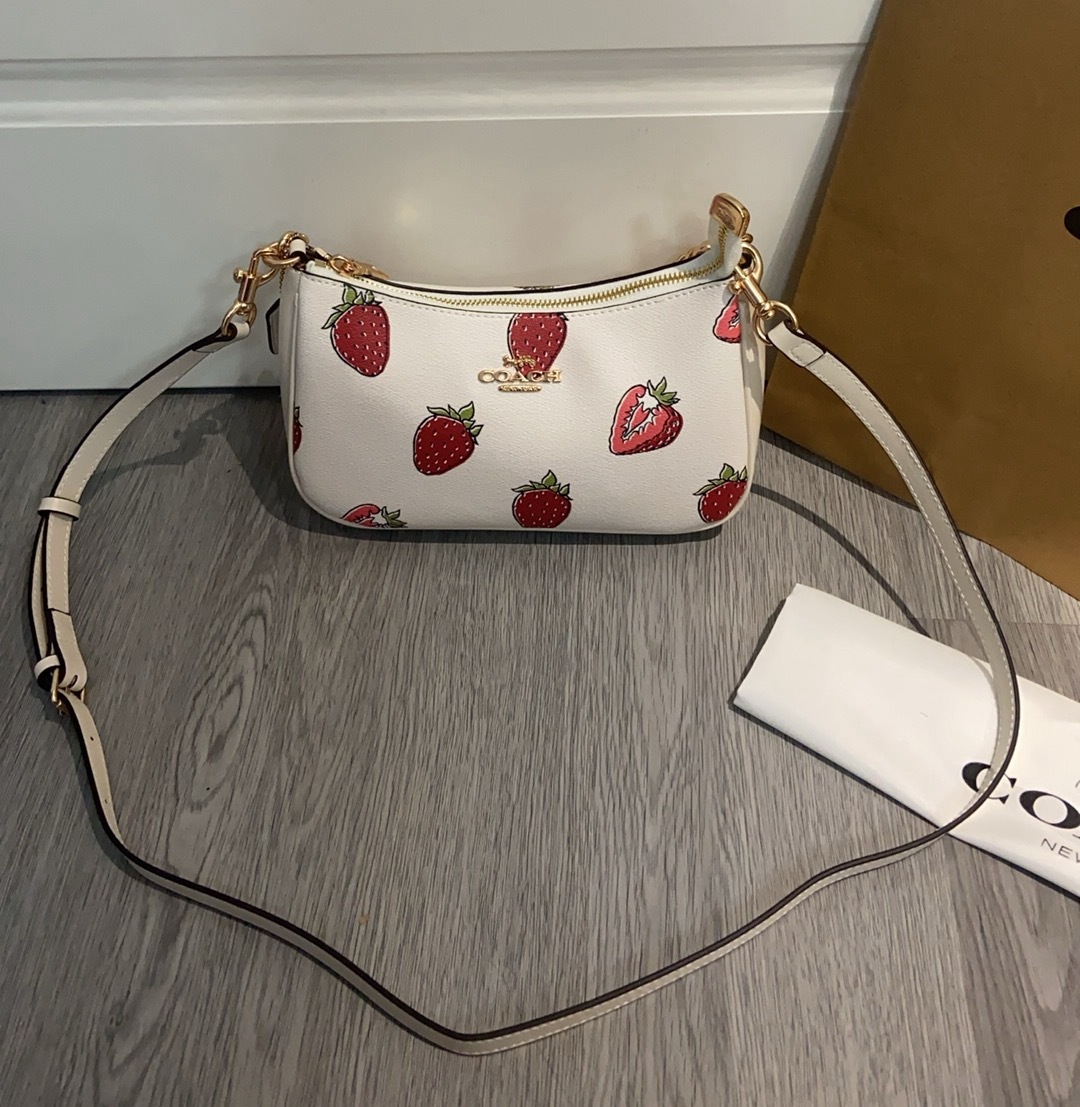 コーチ「Coach」ストロベリー テリ アンダーアームバッグ