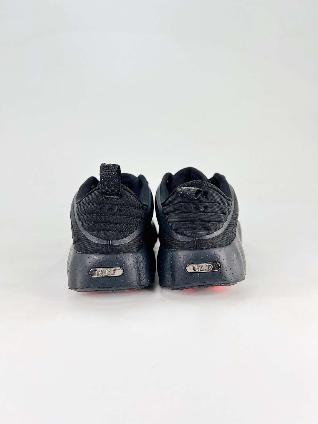 「NIKE」Mind 002 ブラックテクノロジー 素足感覚トレーニングシューズ