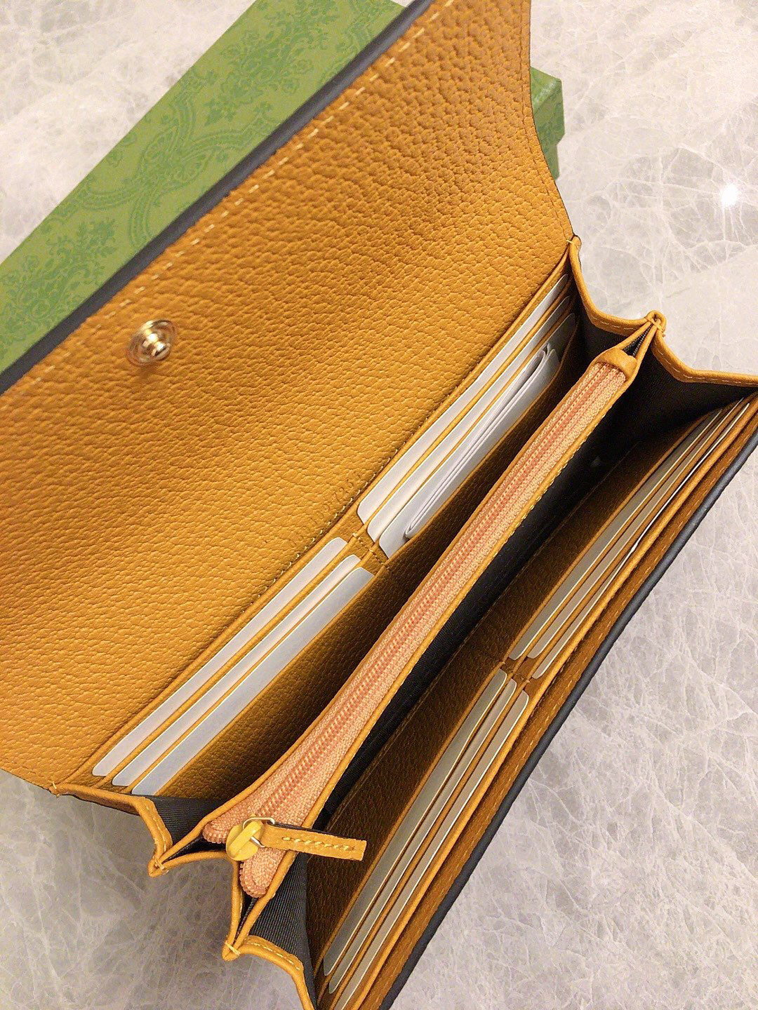 【グッチ「Gucci」 ×KAIジョイントモデル】グッチ テディベアプリント キャンバスとレザー ロングフラップウォレット ベージュ エボニー