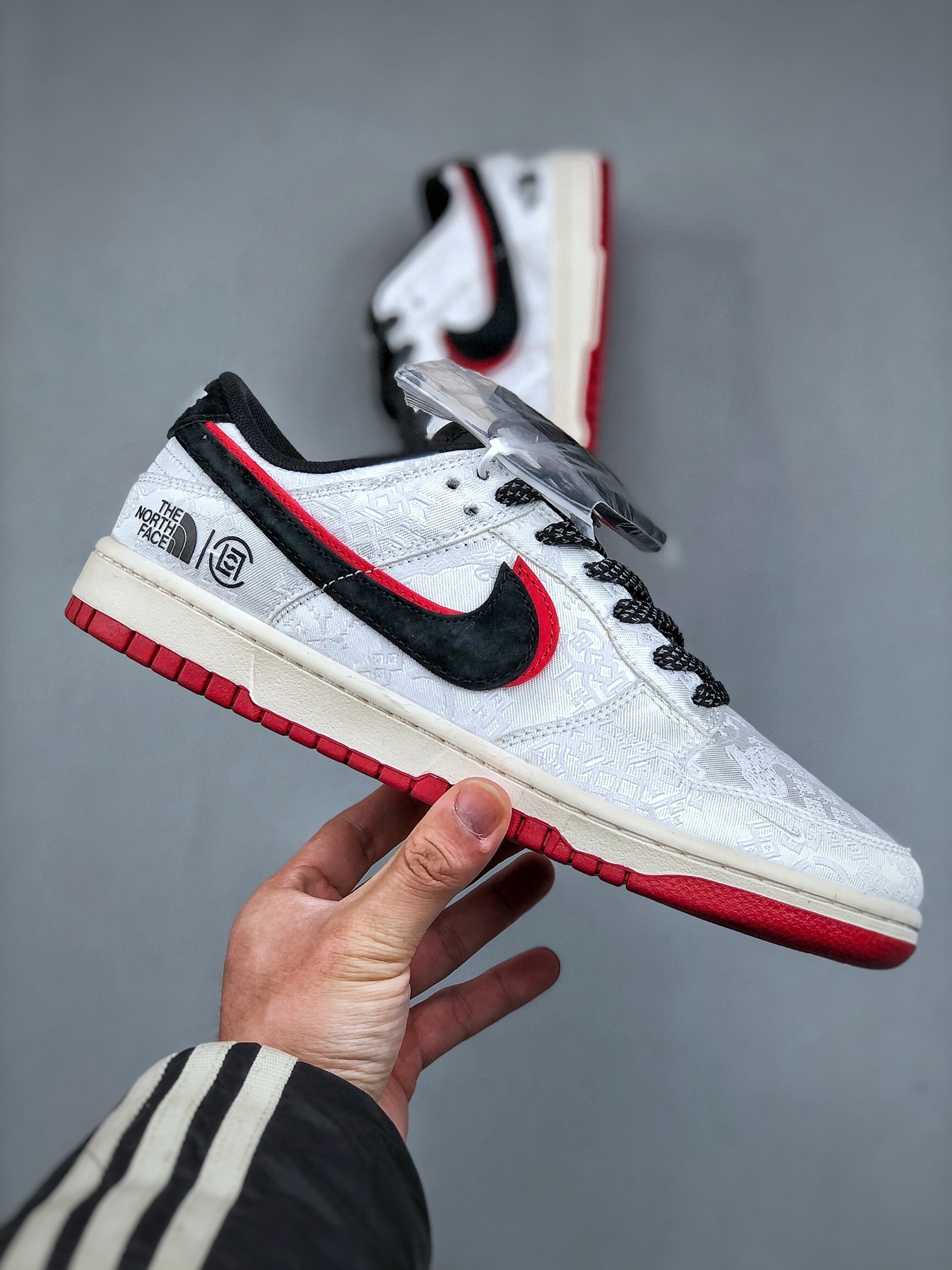 「コラボモデル」The North Face x Nike  SB Dunk Low 'Black Red Silk' ダブルスウッシュ スニーカー