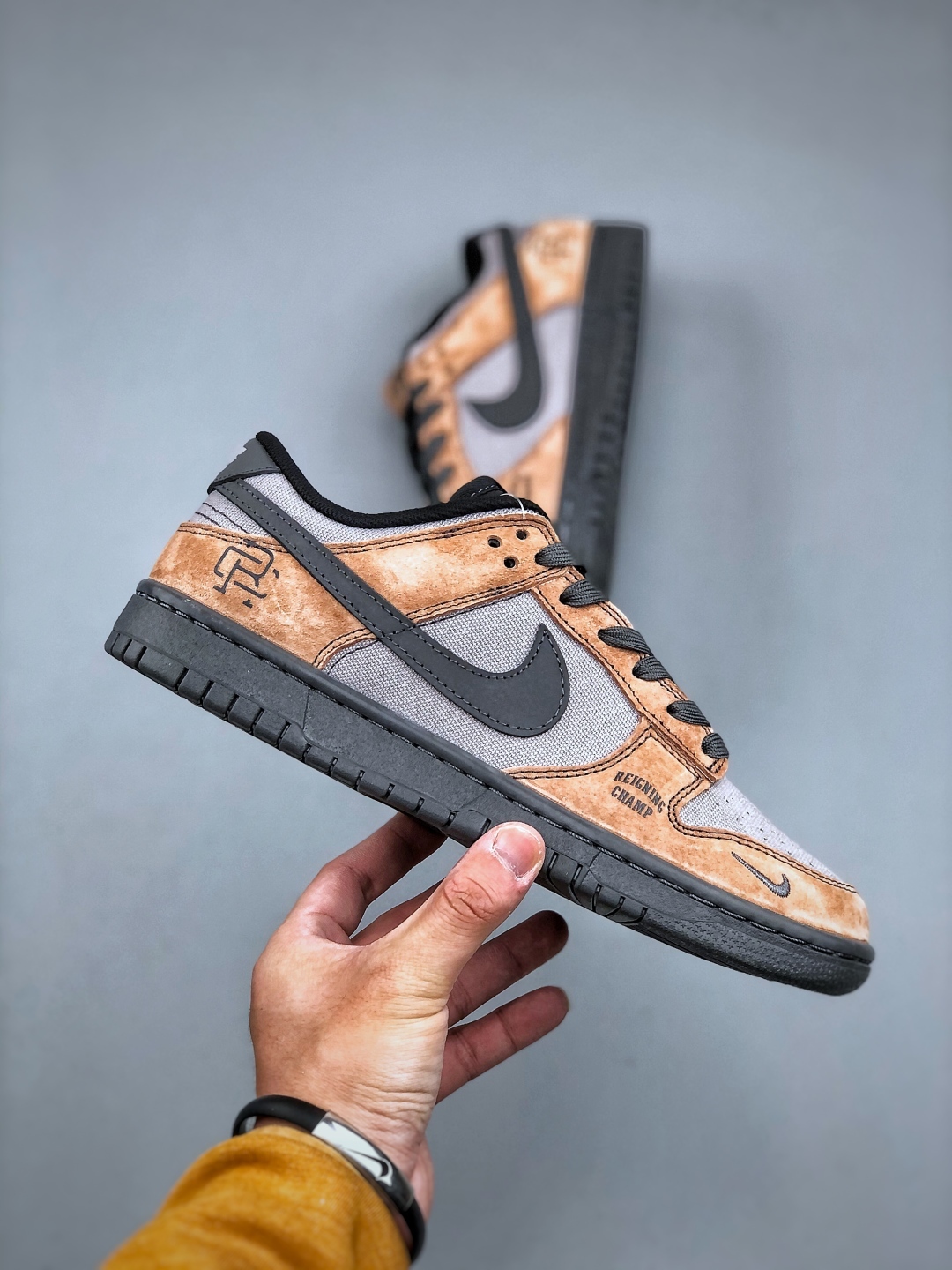 「コラボモデル」The North Face x Nike  SB Dunk Low 'Grey Brown Black' スモールスウッシュ スニーカー